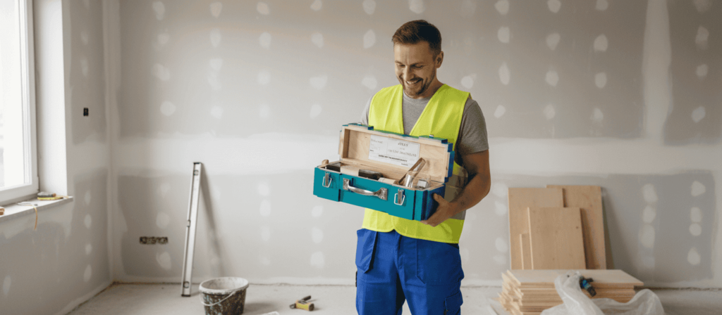 Personalizowana skrzynka na alkohol – elegancki prezent dla faceta